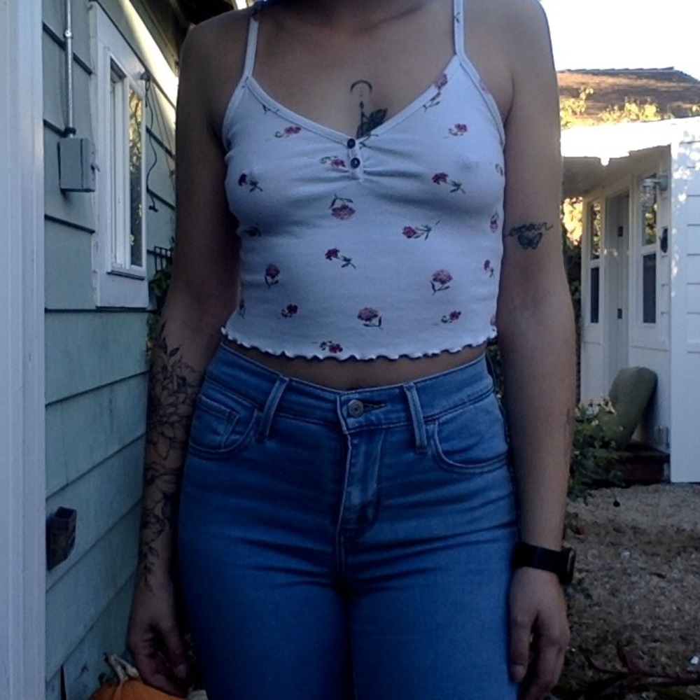 White Flowered Tanktop 💜💐